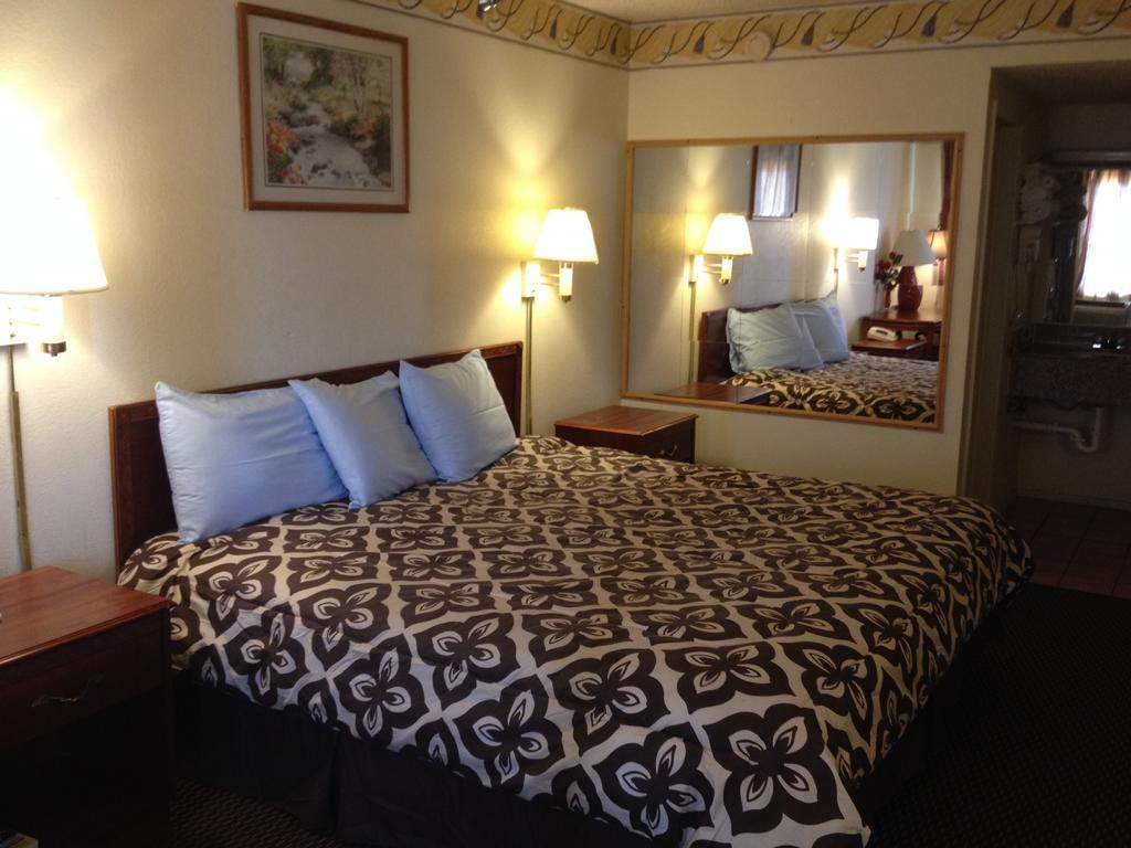 Crown Inn Grand Prairie Quarto foto